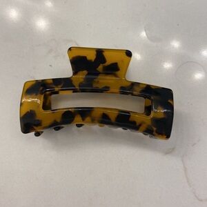 Tortoiseshell Rectangular Curved Medium Hair Claw Clip